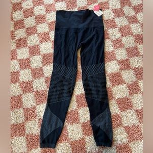 NEW SPANX seamless motto legging size XL